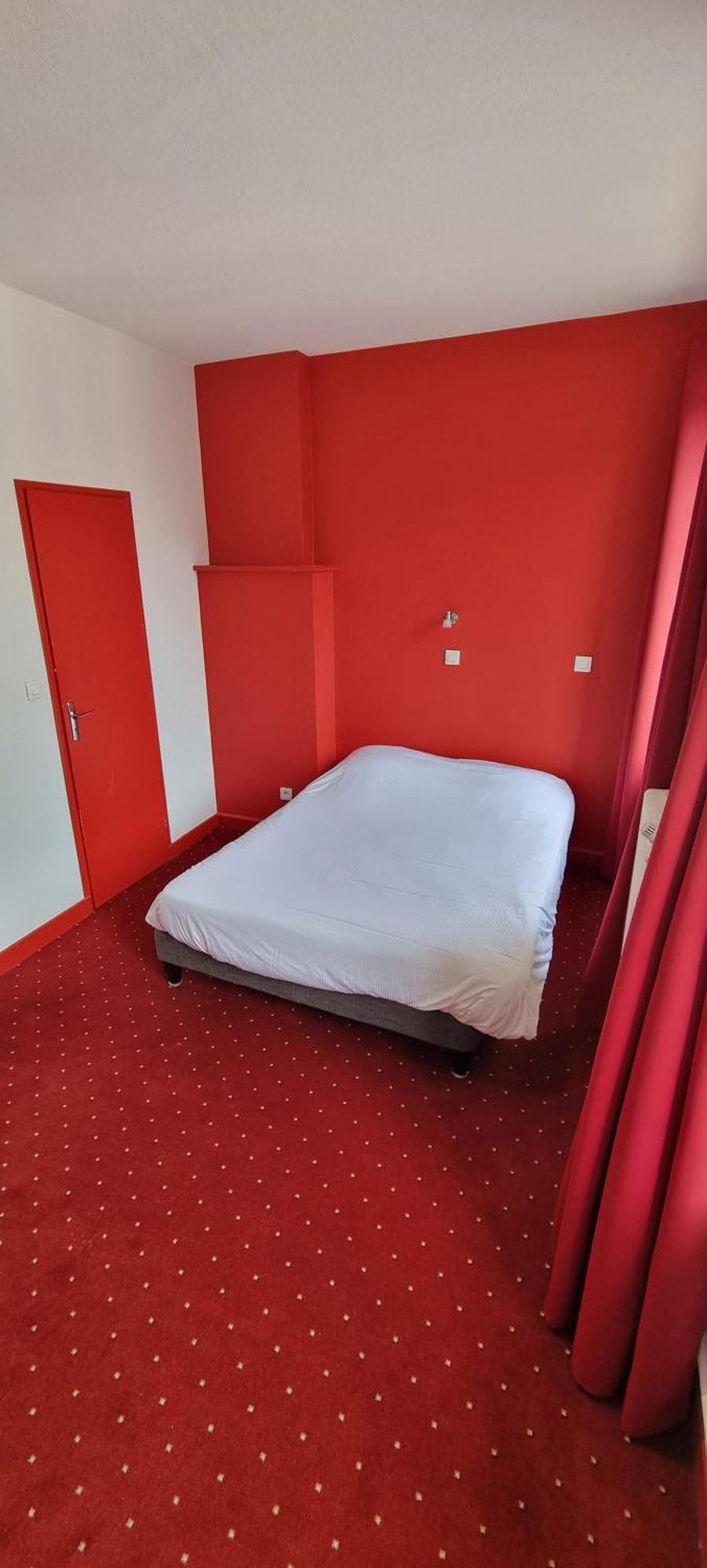 - Hi Hostel